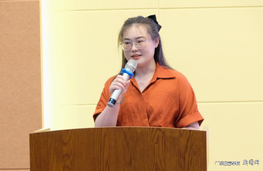 优秀指导教师代表韩昊颖老师发言.png 优秀指导教师代表韩昊颖老师发言.png