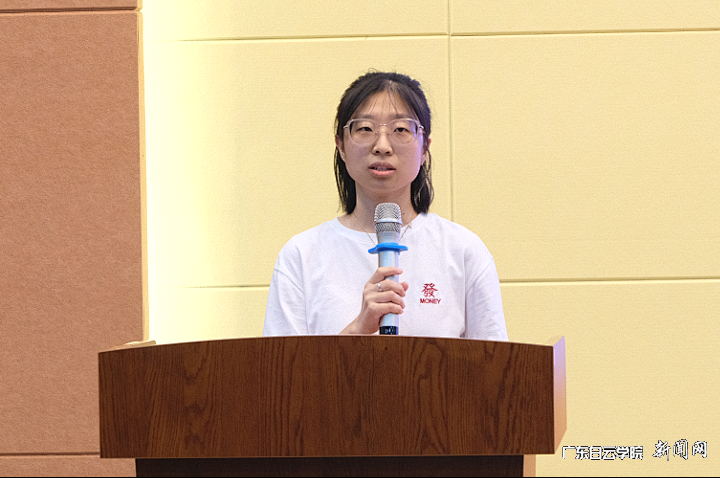 “最佳组织奖”代表侯芳老师发言.png “最佳组织奖”代表侯芳老师发言.png