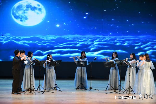 14长笛重奏《A Whole New World》 (1).jpg