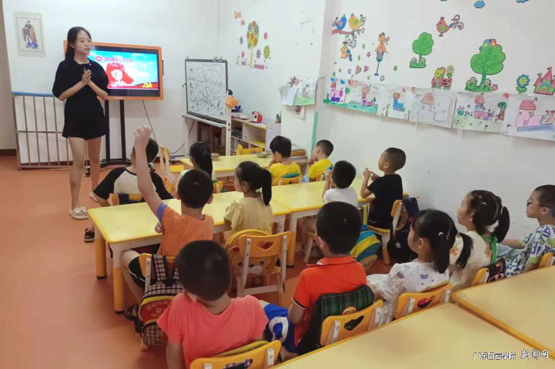 实践团队教学情景.png 实践团队教学情景.png