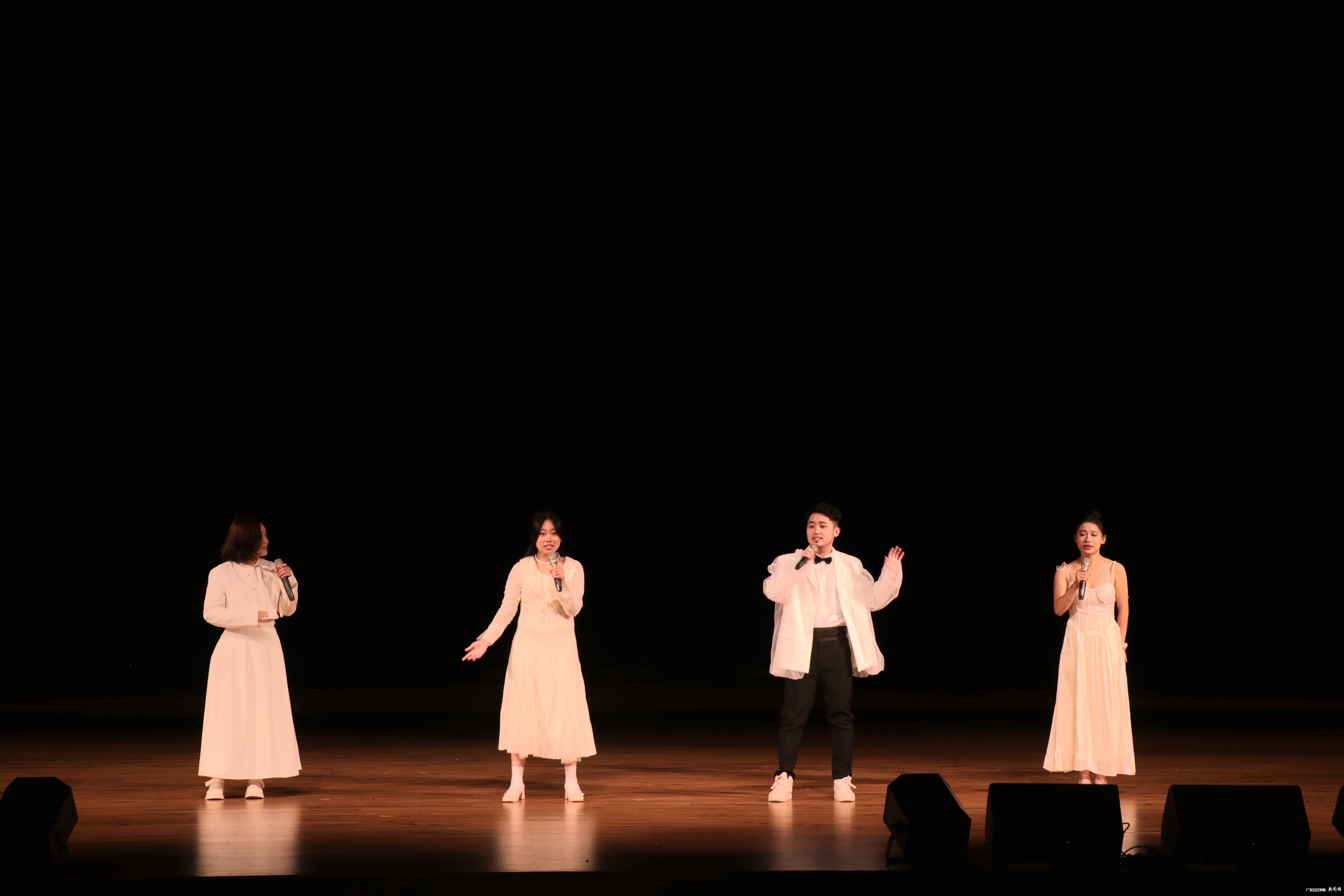 歌曲《暗自发光》.jpg 歌曲《暗自发光》.jpg