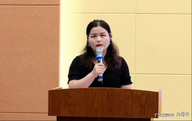 校团委温燕红副书记宣读大会表彰决定.png 校团委温燕红副书记宣读大会表彰决定.png