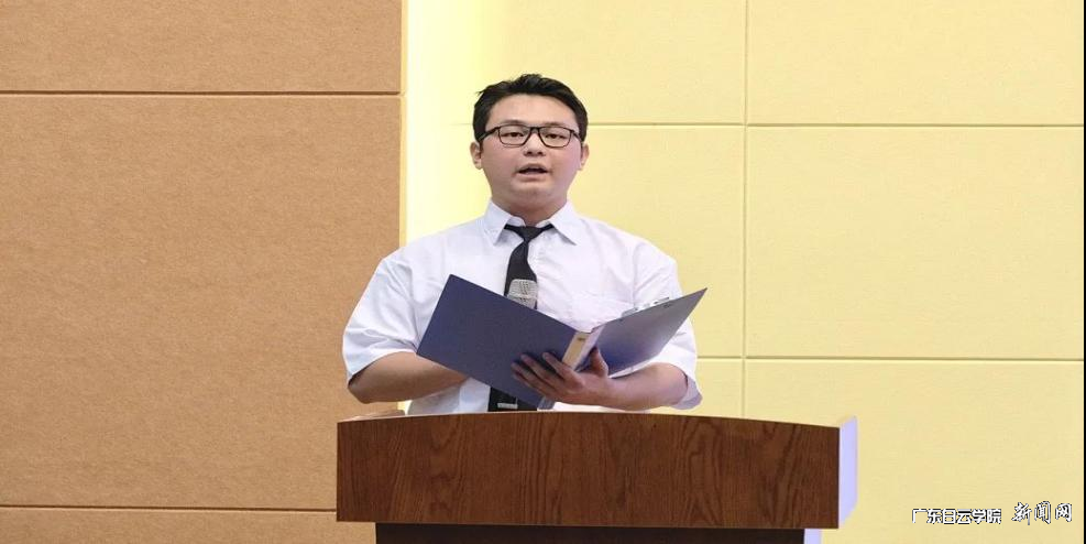 马鑫智超同学在大会上作成果分享.png 马鑫智超同学在大会上作成果分享.png